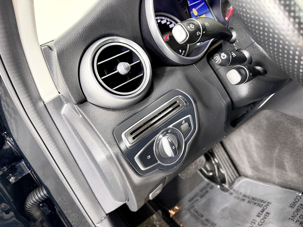 Mercedes-Benz C300 photo 31