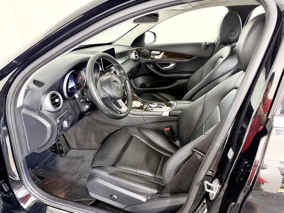Mercedes-Benz C300 photo 32
