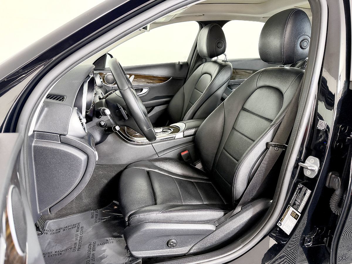 Mercedes-Benz C300 photo 33