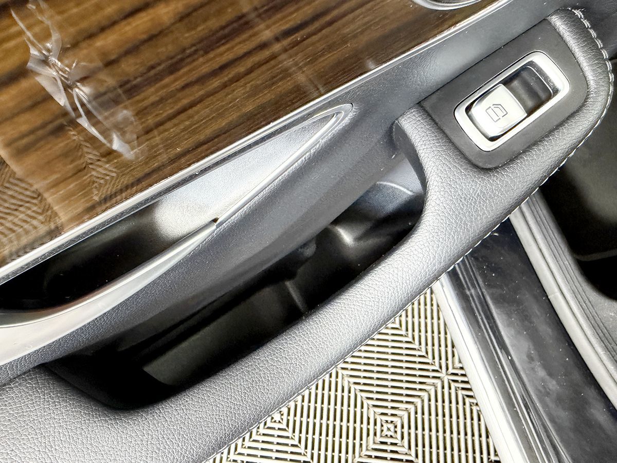 Mercedes-Benz C300 photo 36