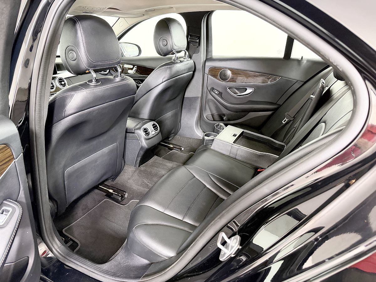 Mercedes-Benz C300 photo 37