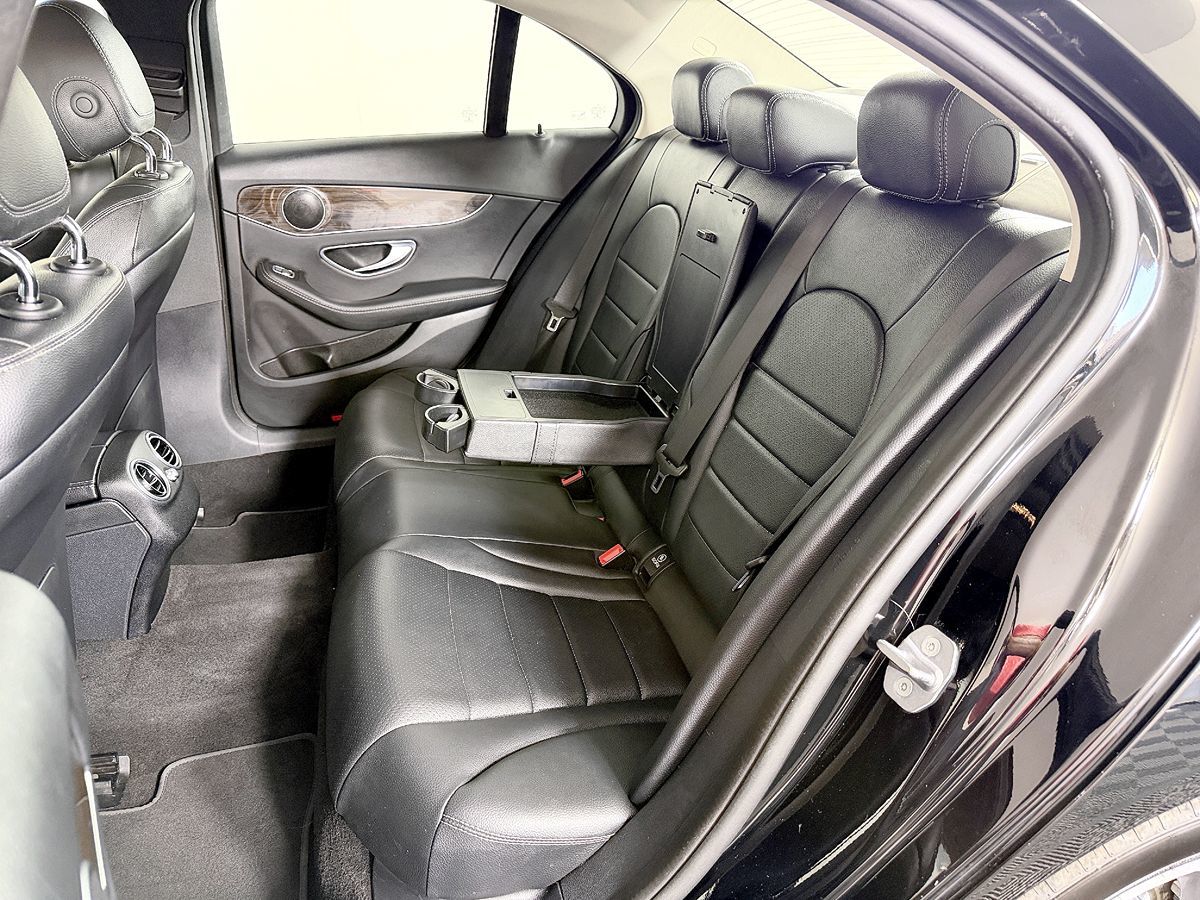 Mercedes-Benz C300 photo 38