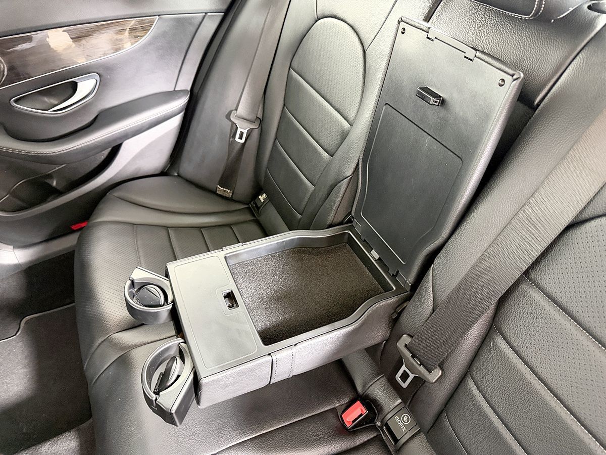 Mercedes-Benz C300 photo 39