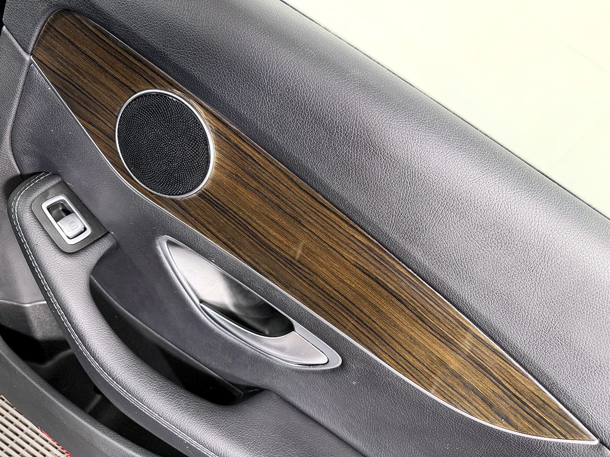 Mercedes-Benz C300 photo 41