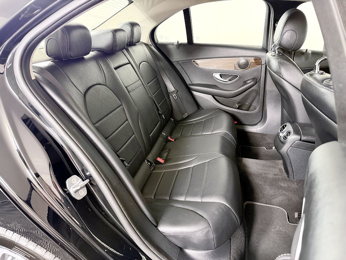 Mercedes-Benz C300 photo 44