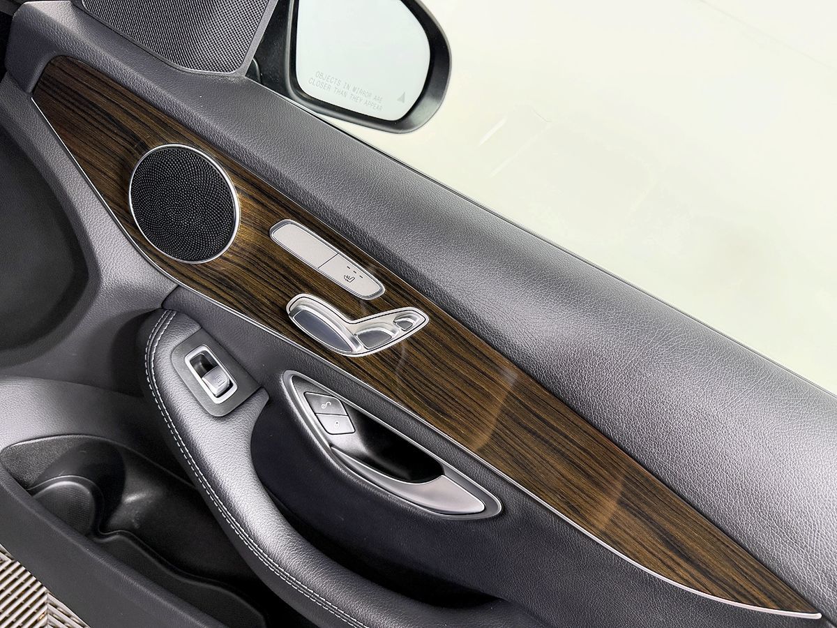 Mercedes-Benz C300 photo 46