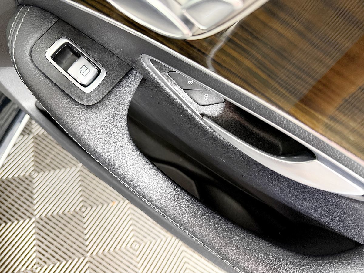 Mercedes-Benz C300 photo 47