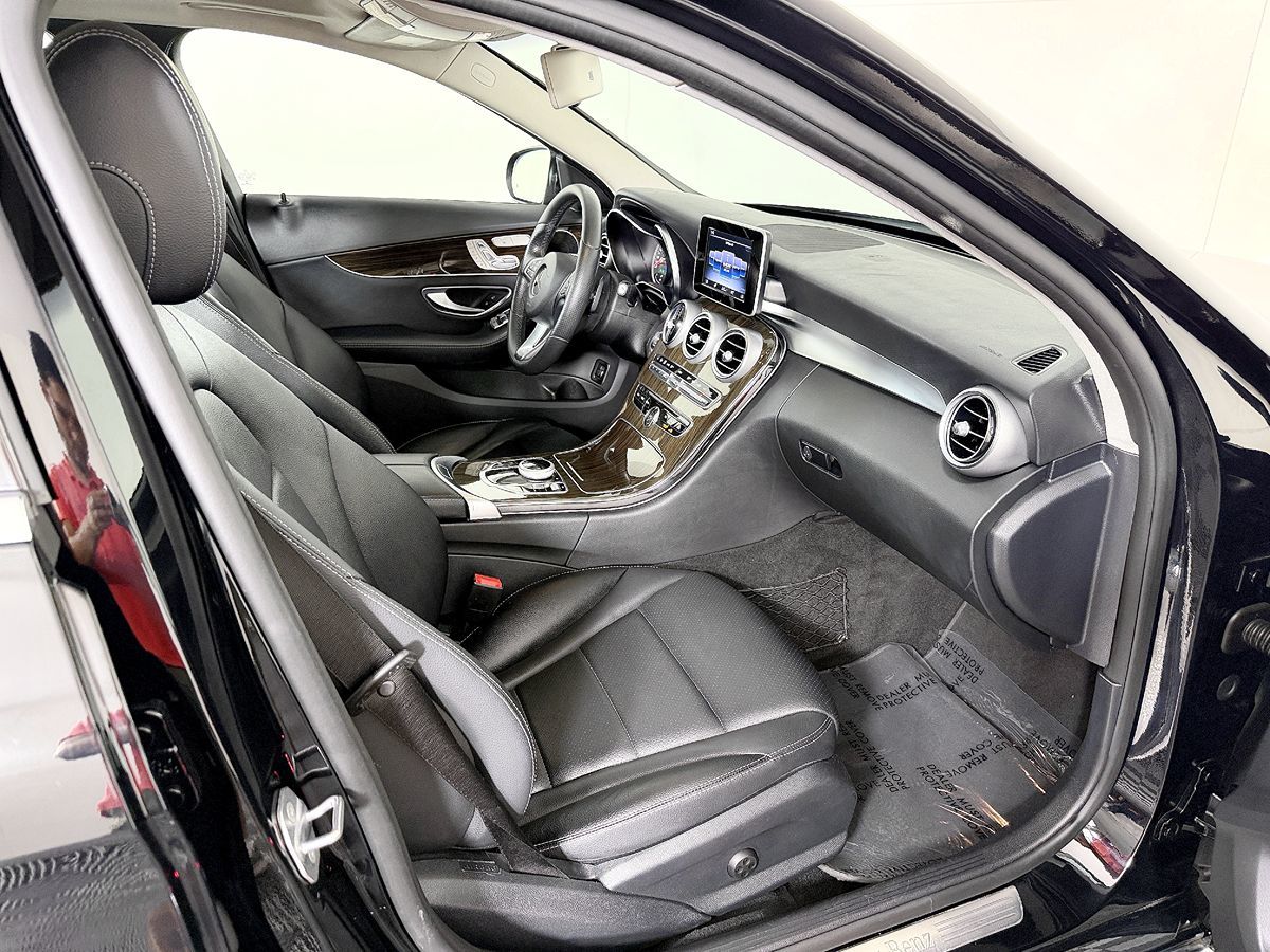 Mercedes-Benz C300 photo 48