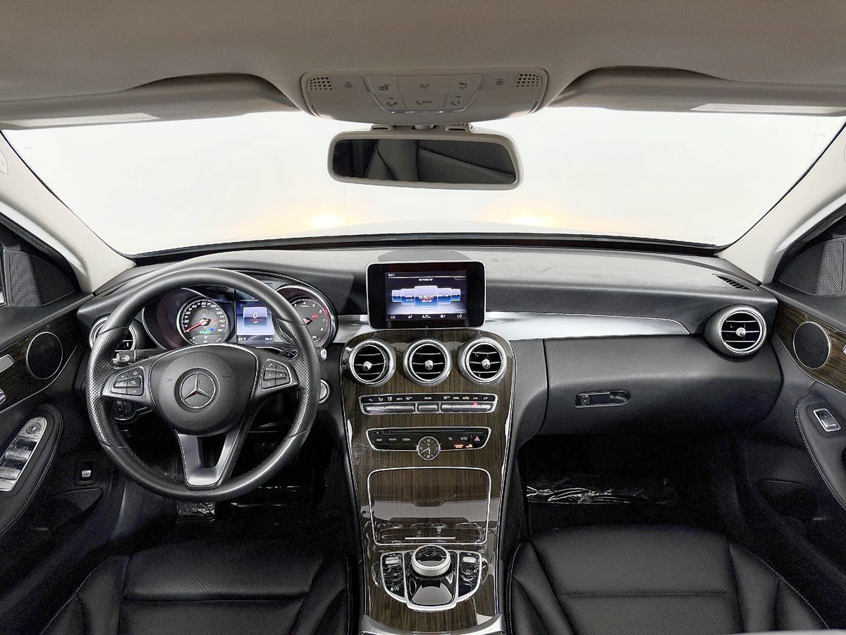 Mercedes-Benz C300 photo 53