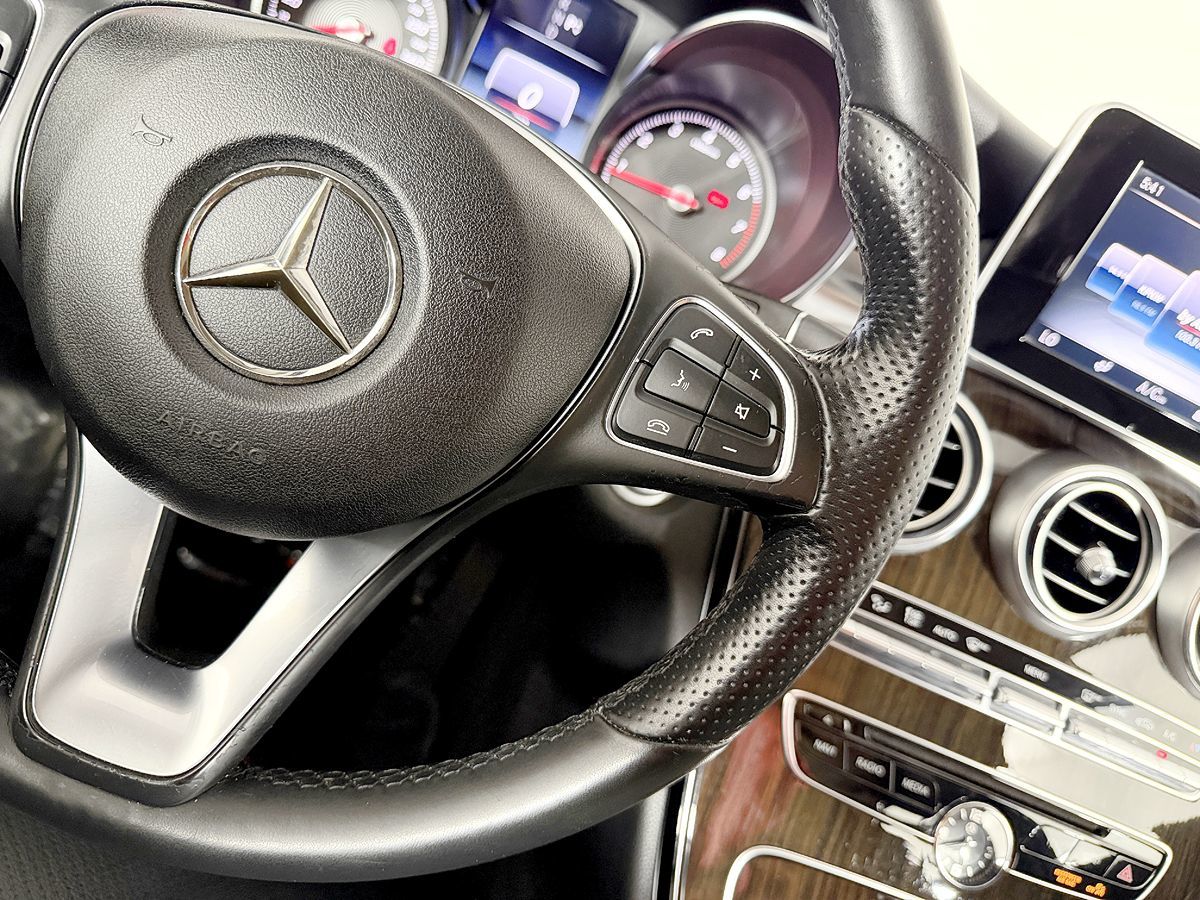 Mercedes-Benz C300 photo 57