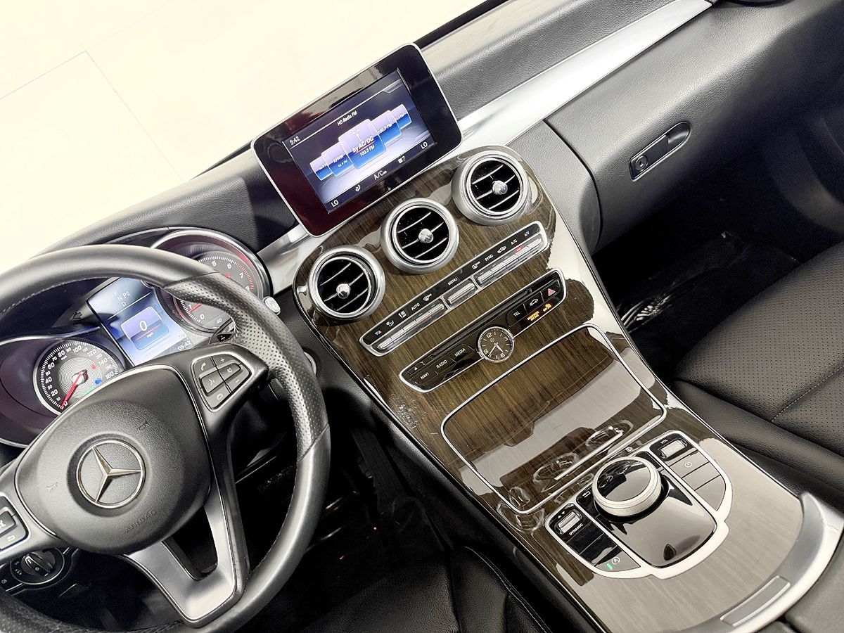 Mercedes-Benz C300 photo 59