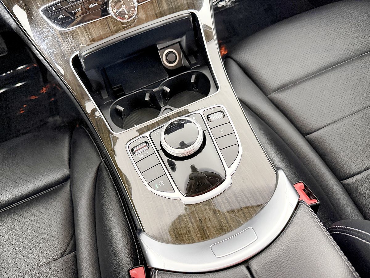 Mercedes-Benz C300 photo 61