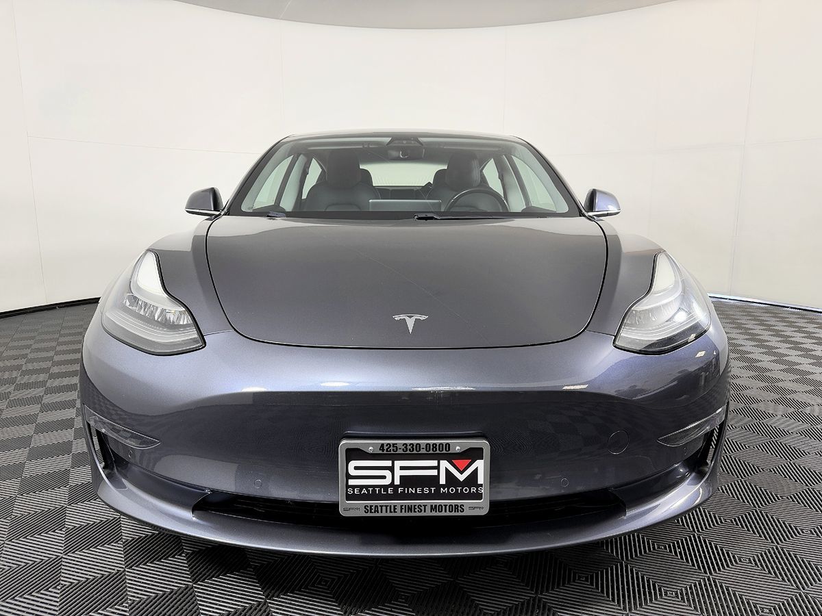 Tesla Model 3 photo 4