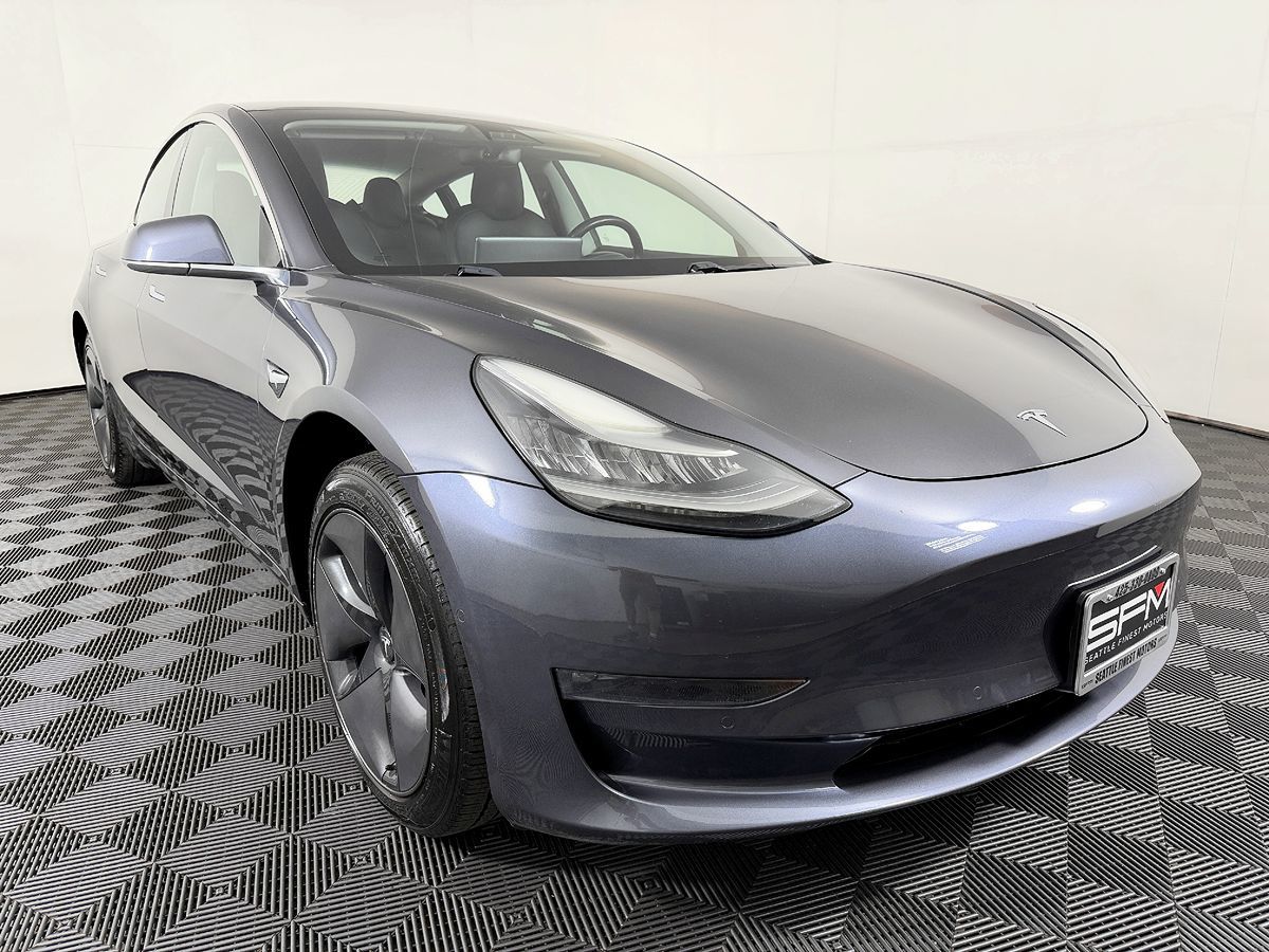 Tesla Model 3 photo 5
