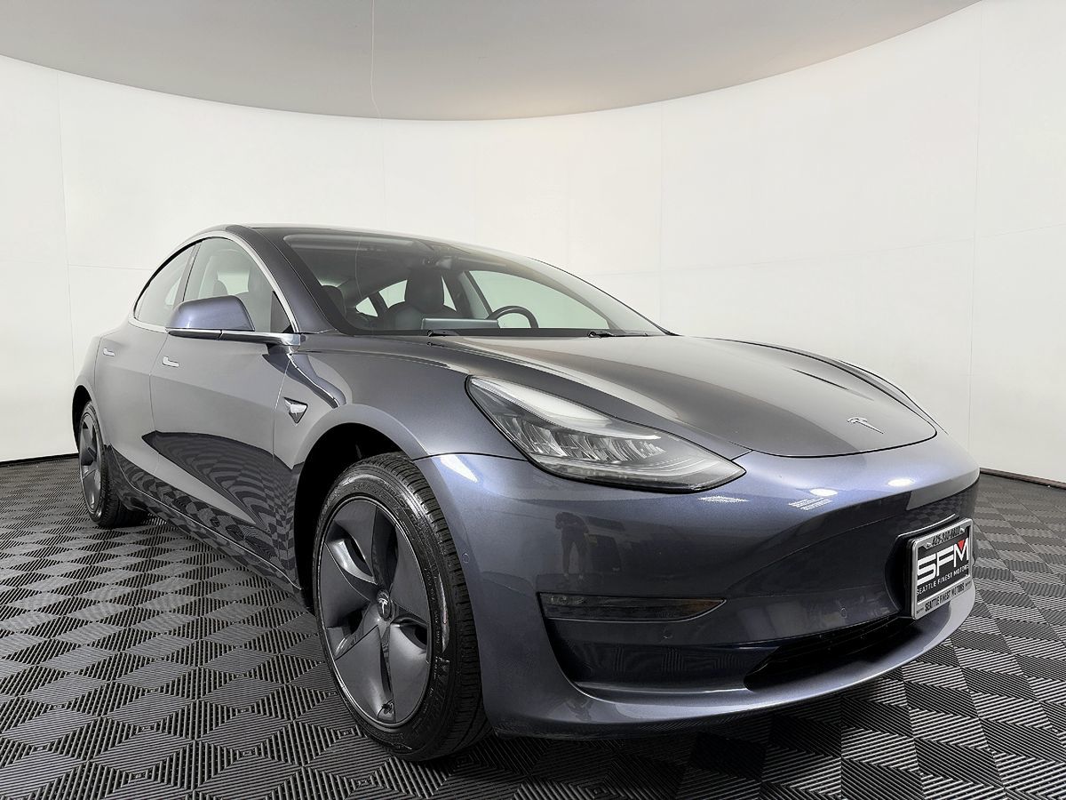 Tesla Model 3 photo 6