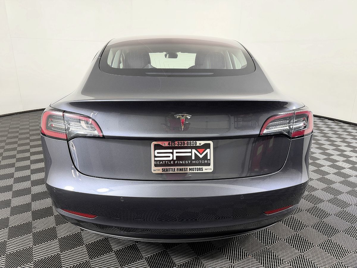 Tesla Model 3 photo 10
