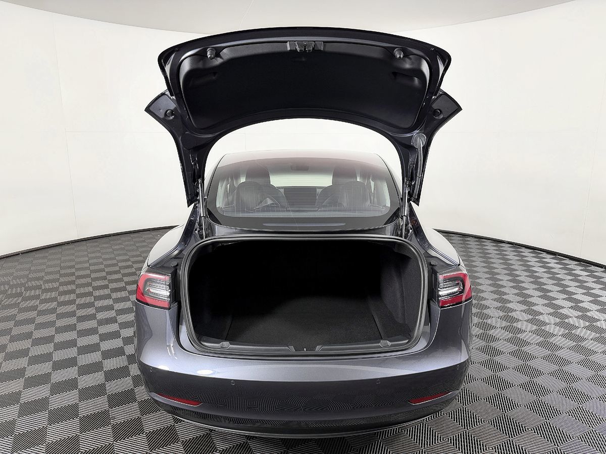 Tesla Model 3 photo 11