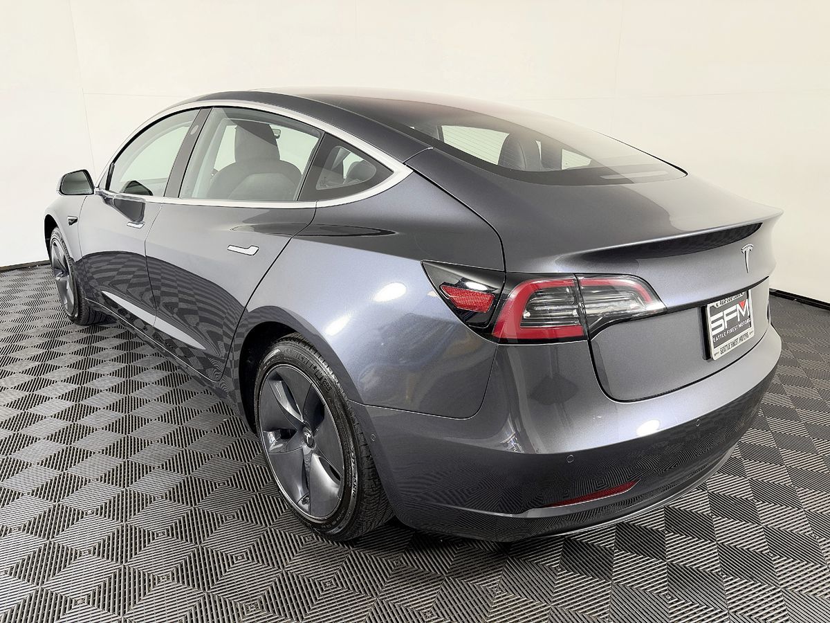 Tesla Model 3 photo 15