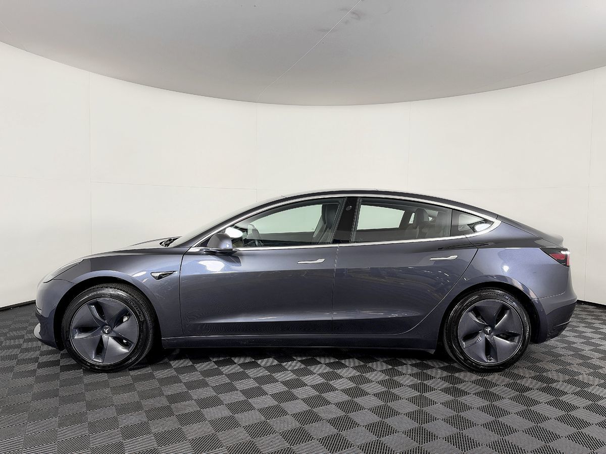 Tesla Model 3 photo 16