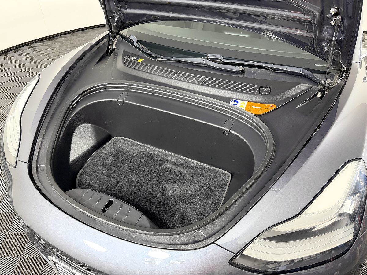 Tesla Model 3 photo 17