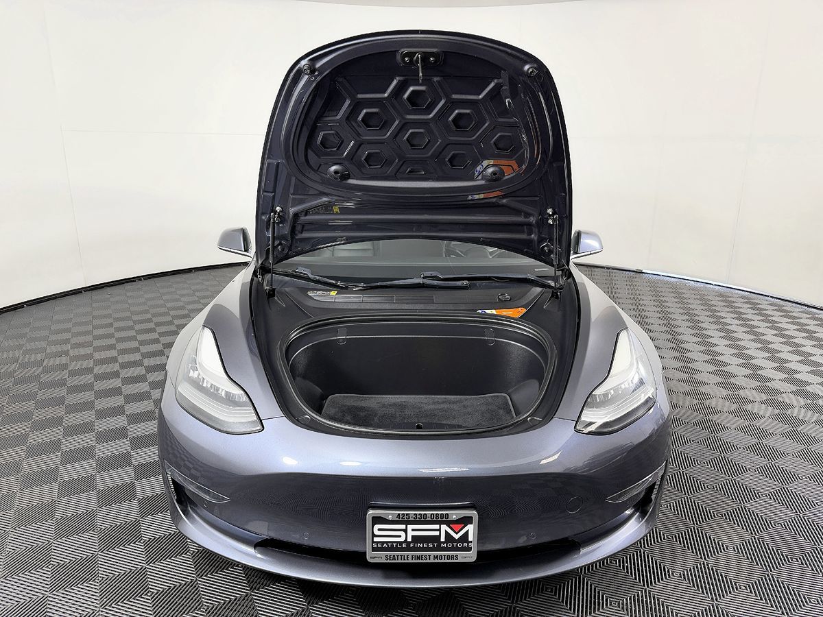Tesla Model 3 photo 18