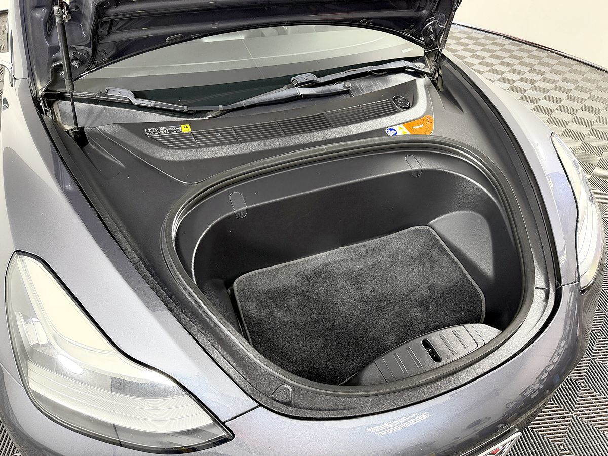 Tesla Model 3 photo 20