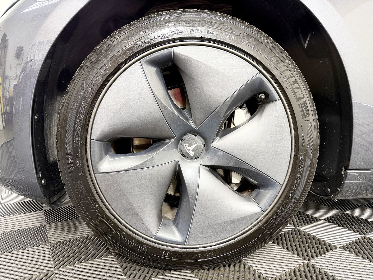 Tesla Model 3 photo 21