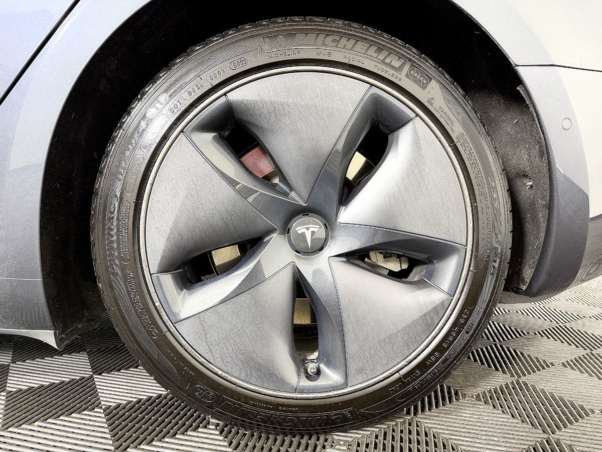 Tesla Model 3 photo 22