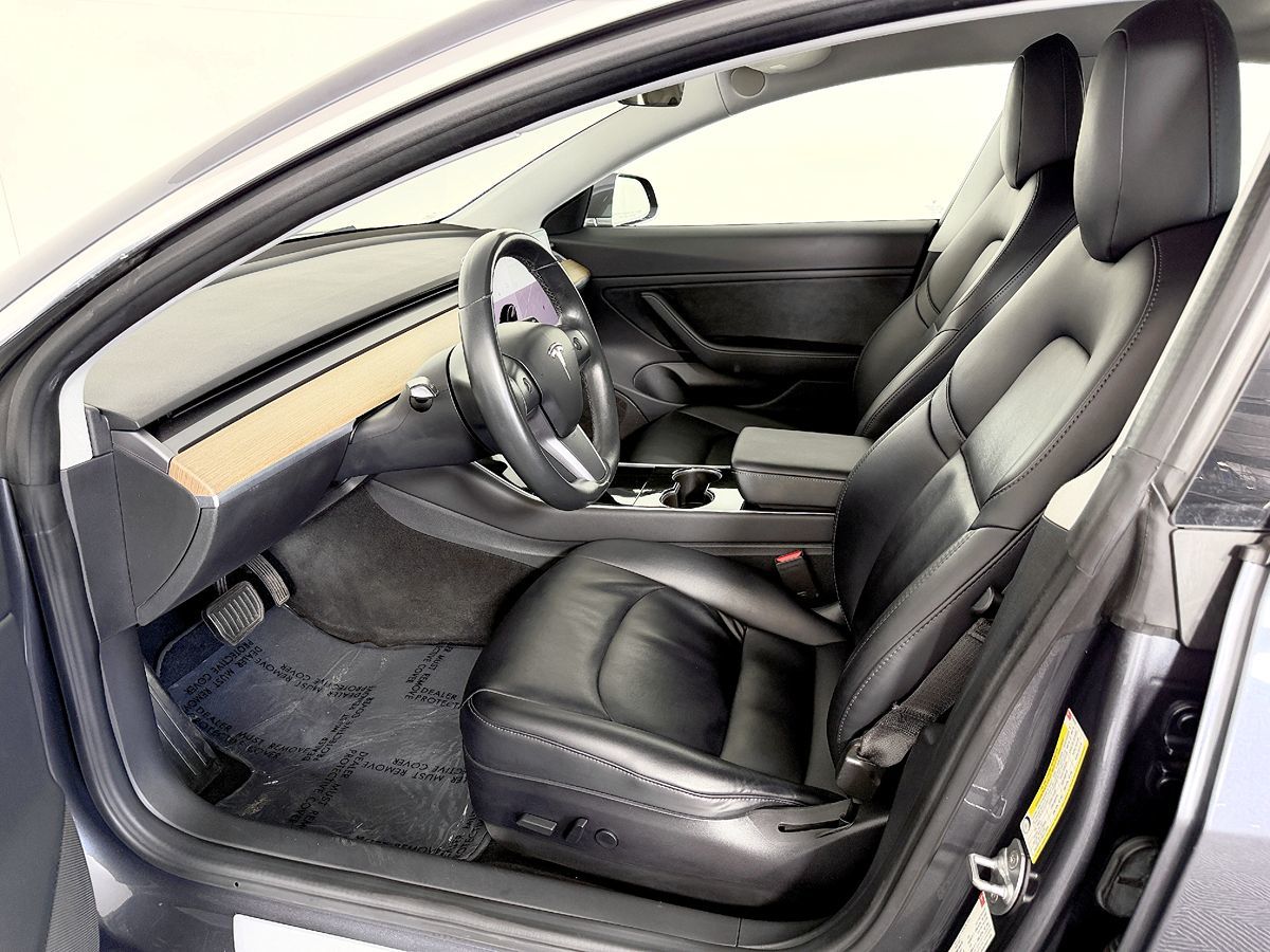 Tesla Model 3 photo 28