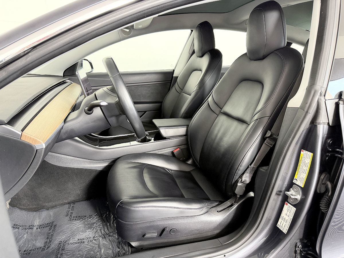 Tesla Model 3 photo 29