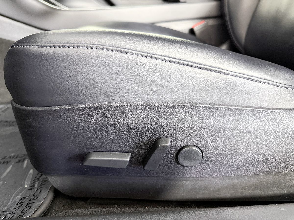 Tesla Model 3 photo 30