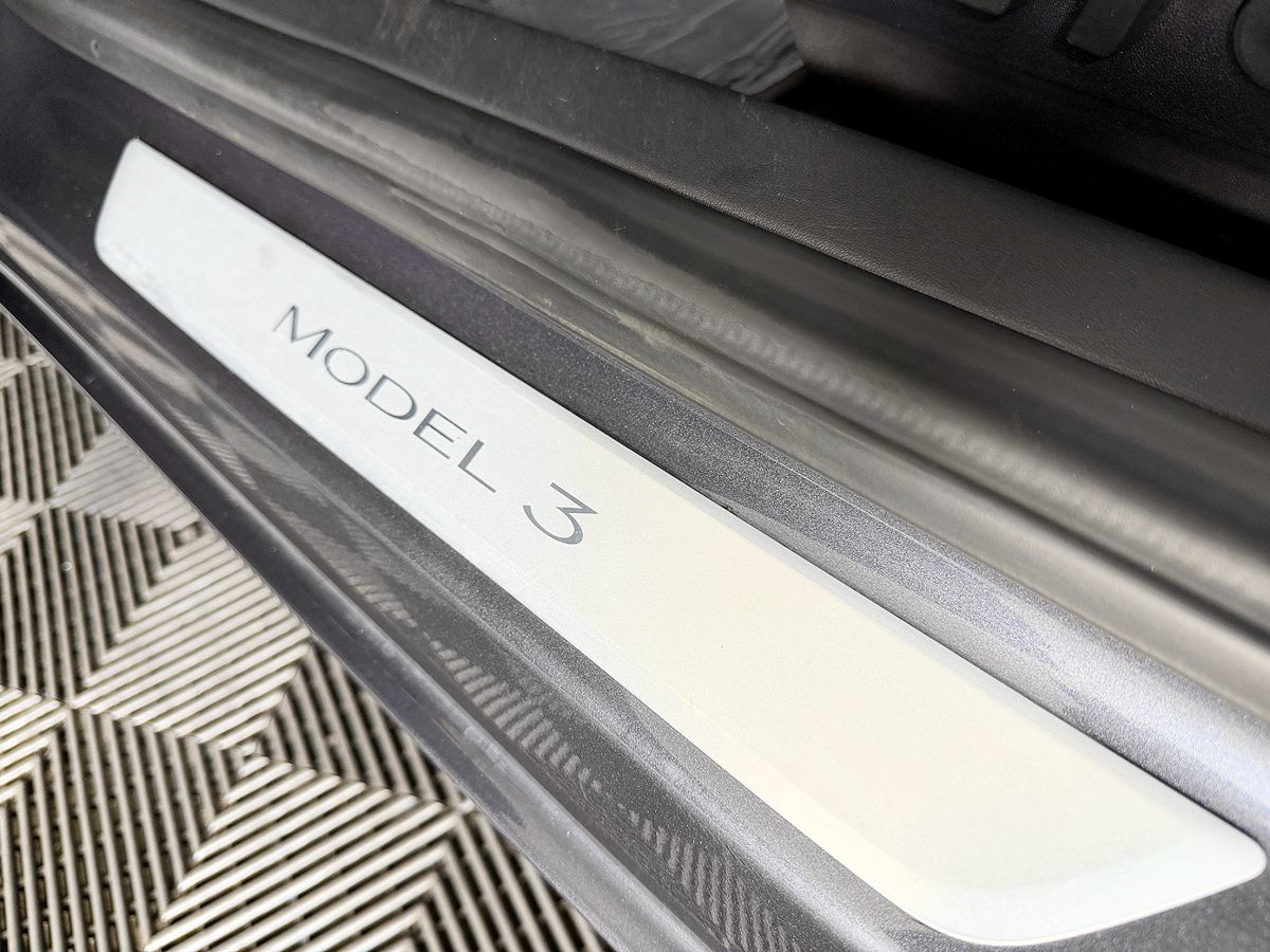 Tesla Model 3 photo 31
