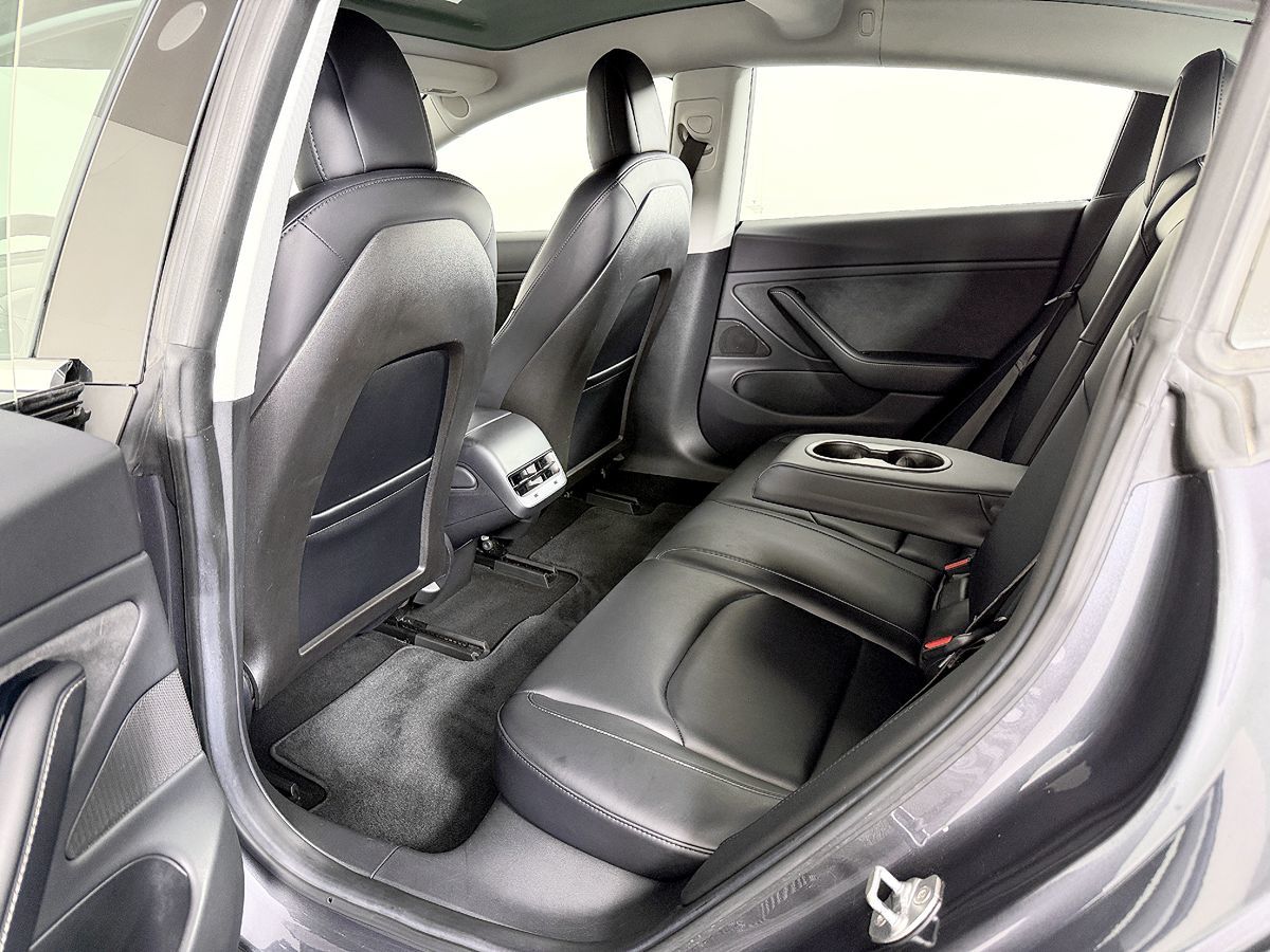 Tesla Model 3 photo 34
