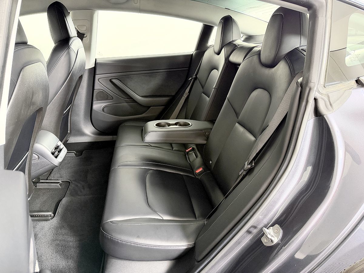 Tesla Model 3 photo 35