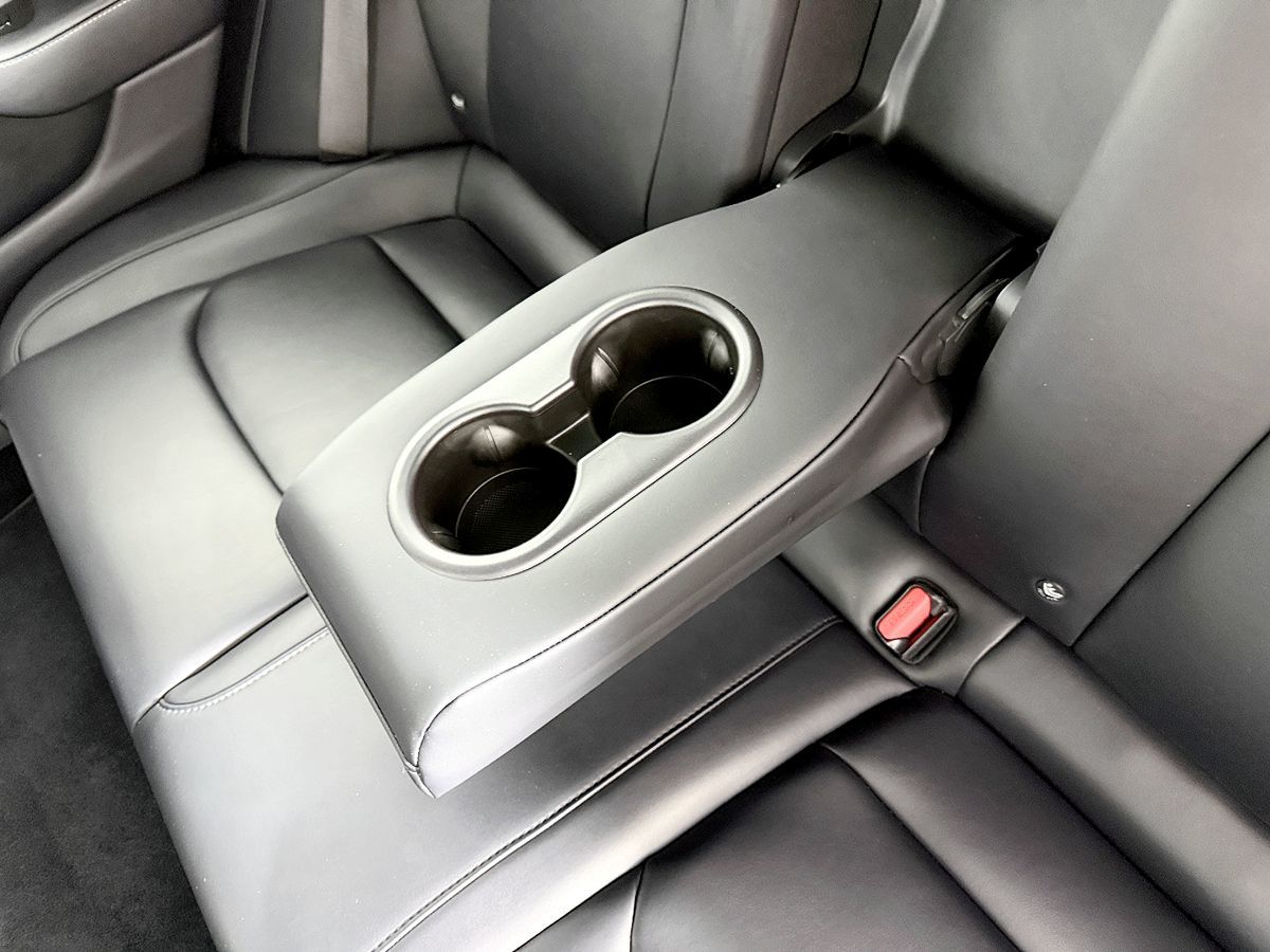 Tesla Model 3 photo 36