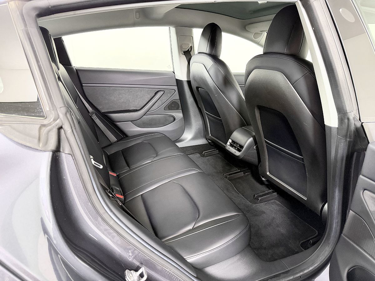 Tesla Model 3 photo 39