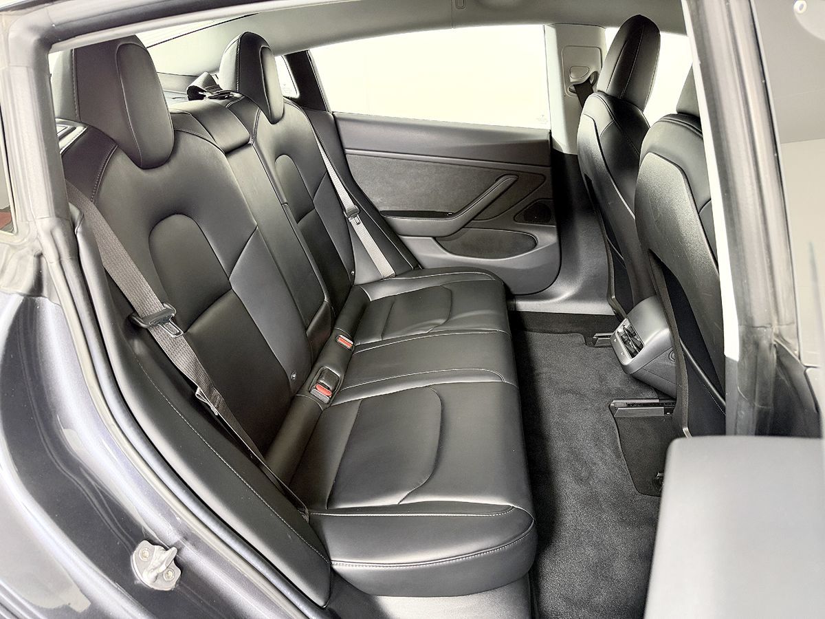 Tesla Model 3 photo 40