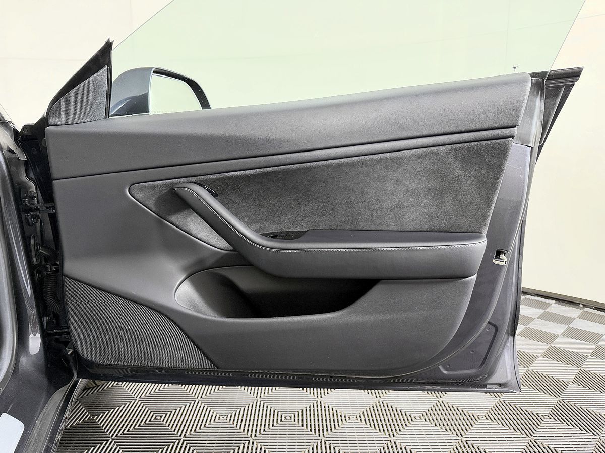 Tesla Model 3 photo 41