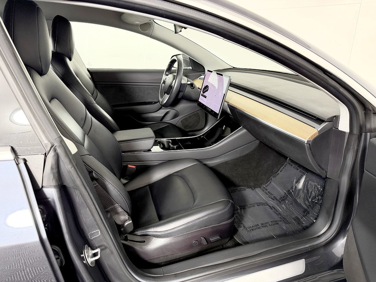 Tesla Model 3 photo 43