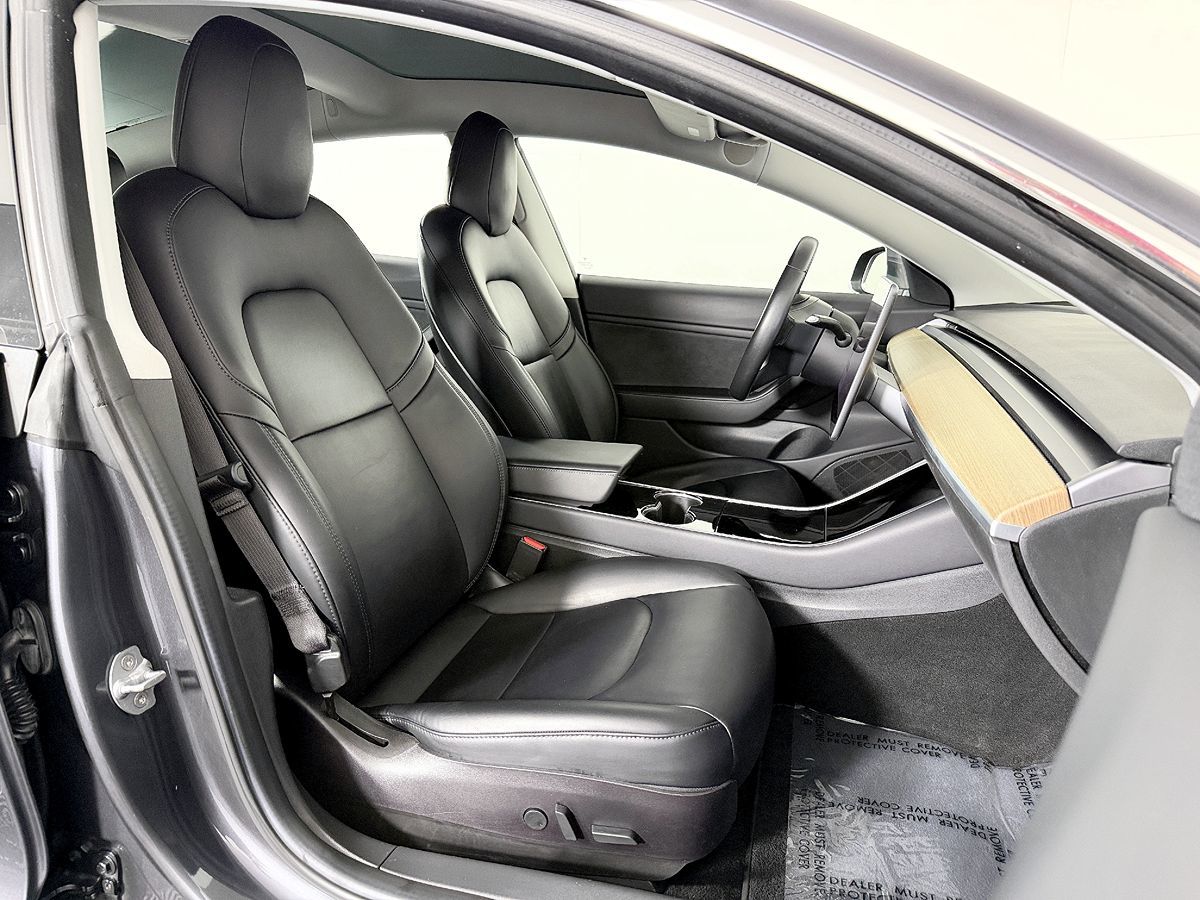 Tesla Model 3 photo 45