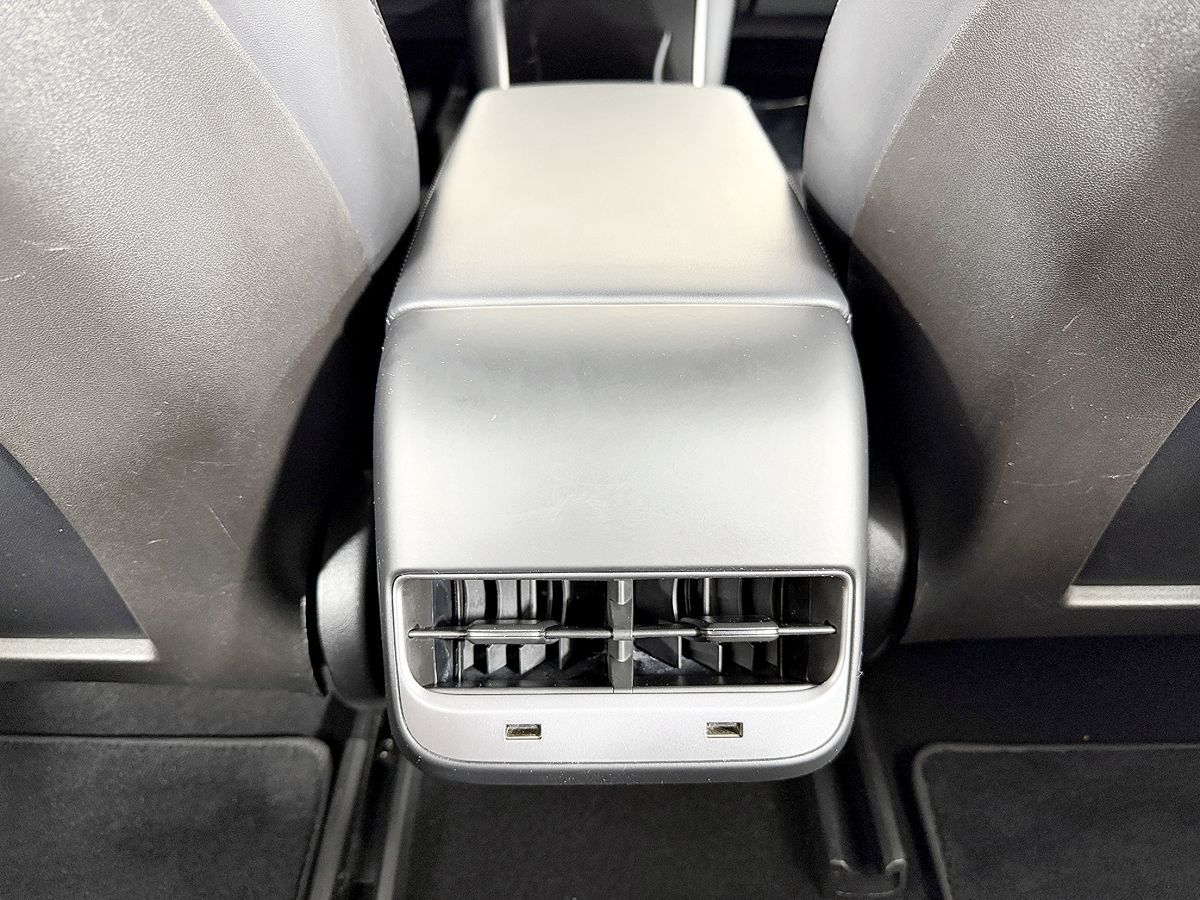 Tesla Model 3 photo 47