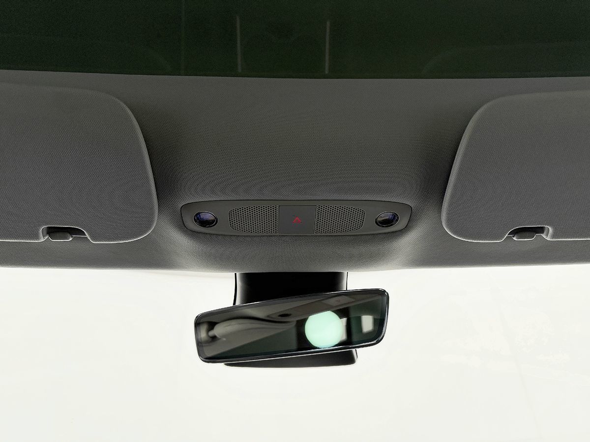 Tesla Model 3 photo 48