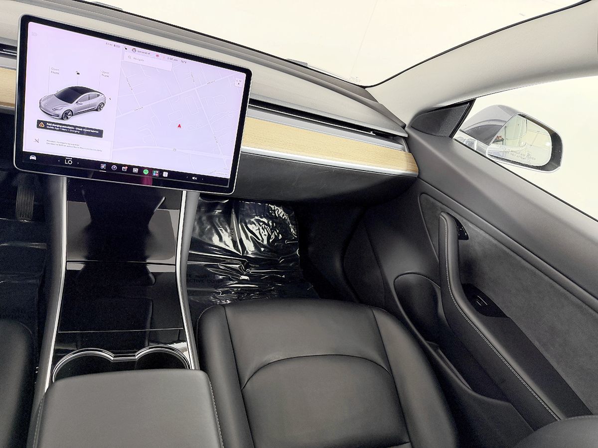 Tesla Model 3 photo 50