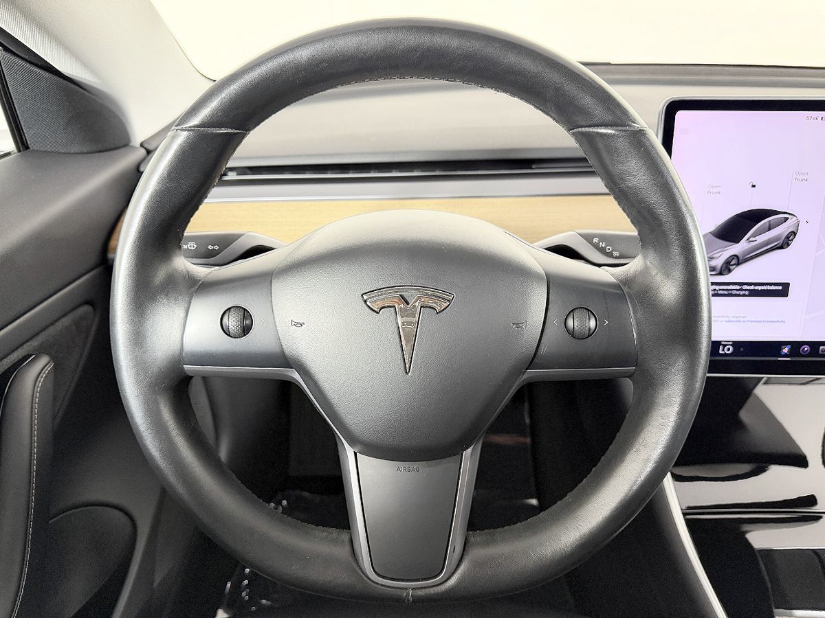 Tesla Model 3 photo 52