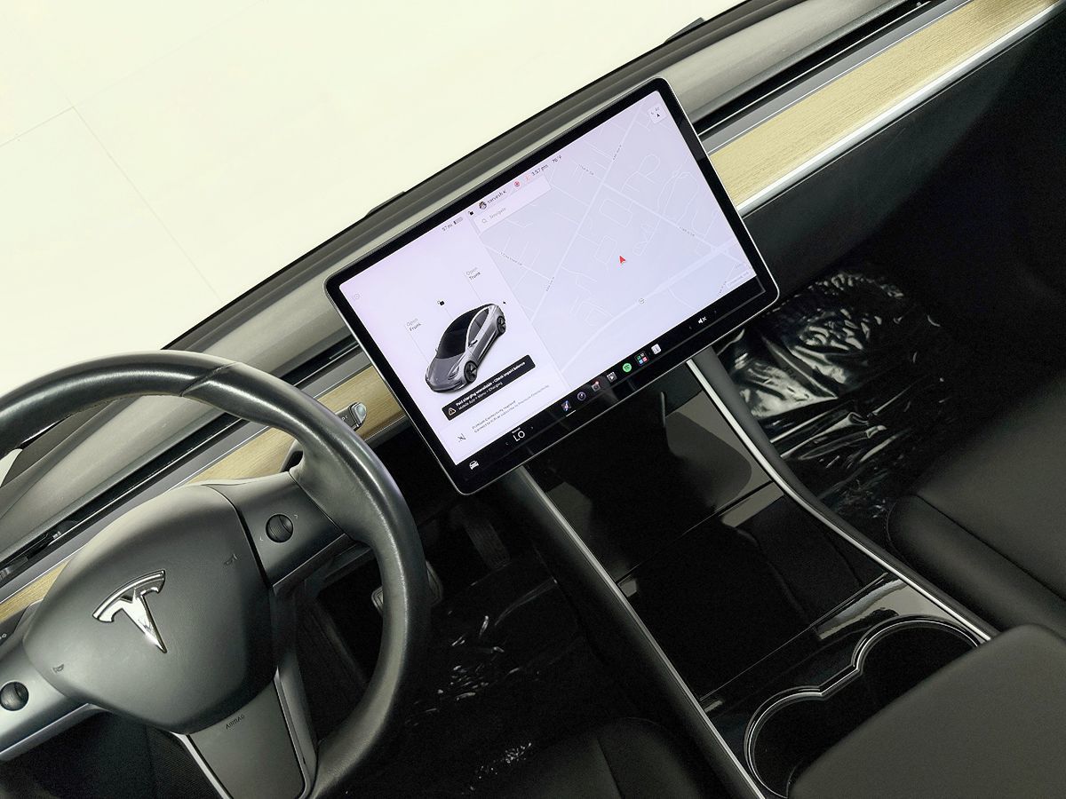 Tesla Model 3 photo 55