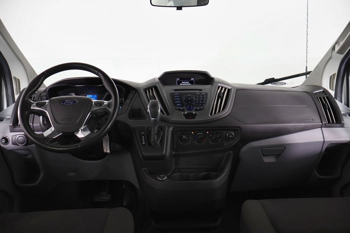 Ford Transit photo 22