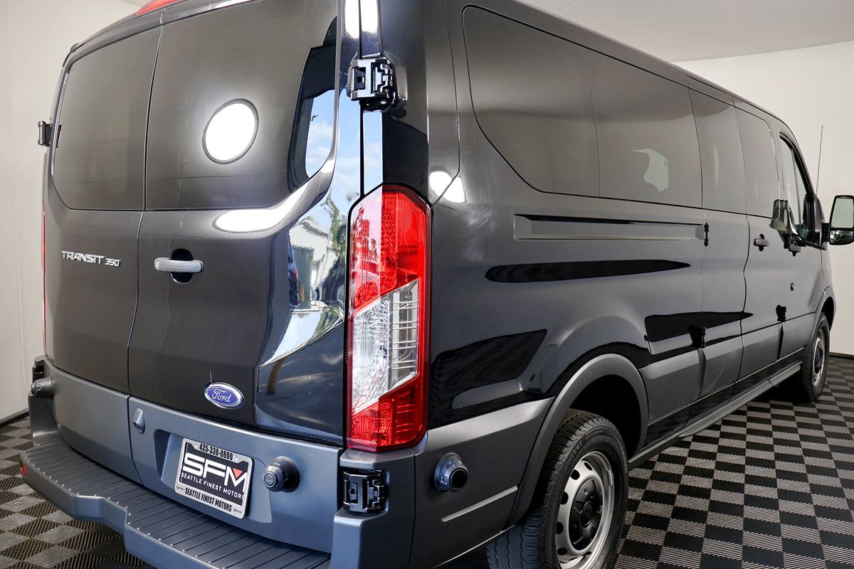 Ford Transit photo 9