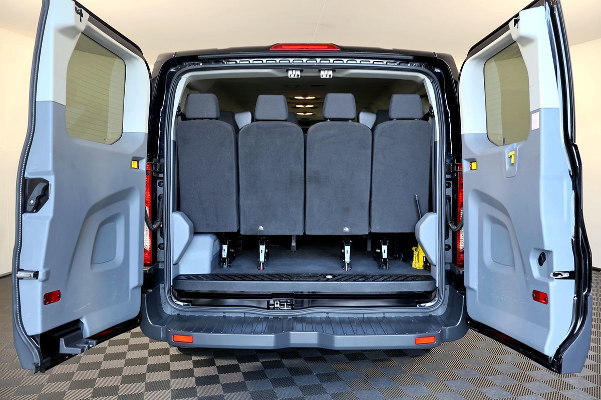 Ford Transit photo 11