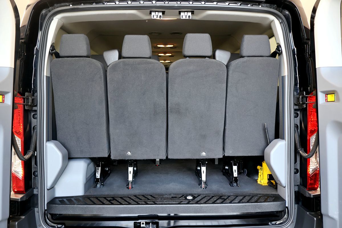 Ford Transit photo 12