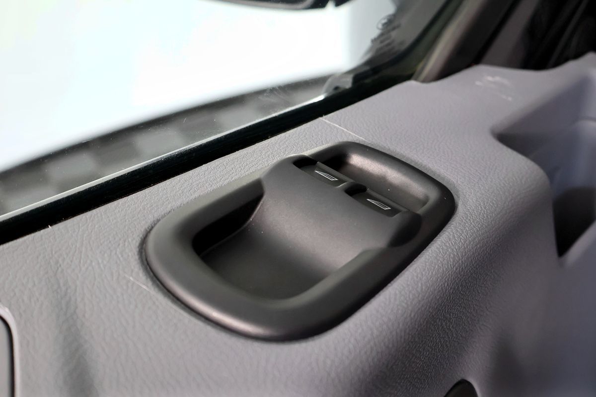Ford Transit photo 16